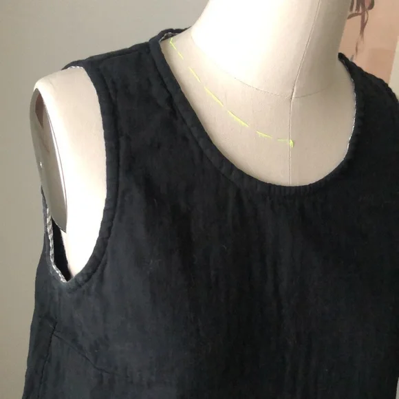 Swingy Cropped Black Gauze Tank Top - Picture 2 of 11
